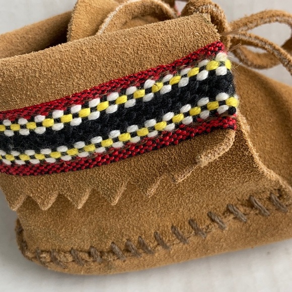 Baby Minnetonka Moccasin brown suede yellow black red braided booties with tie - Picture 11 of 15